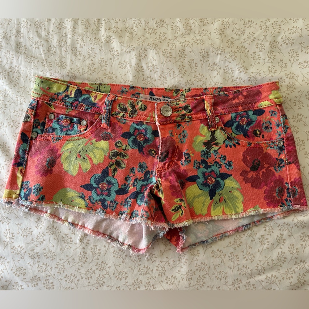 Almost Famous Short Floral Shorts